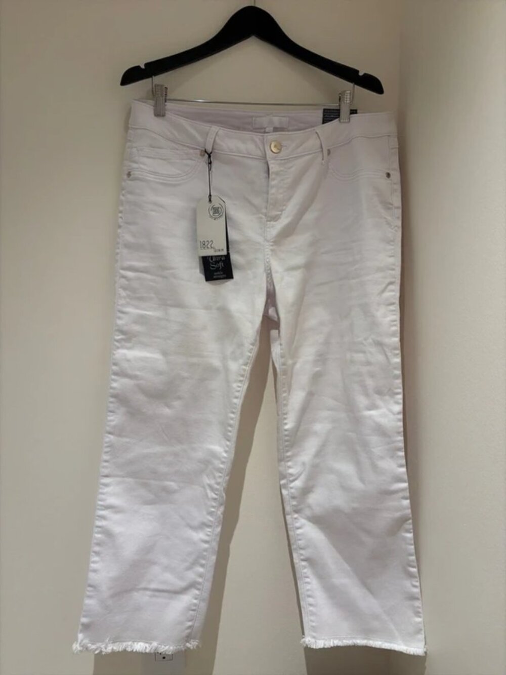 1822 denim size 16 women’s straight leg white jeans